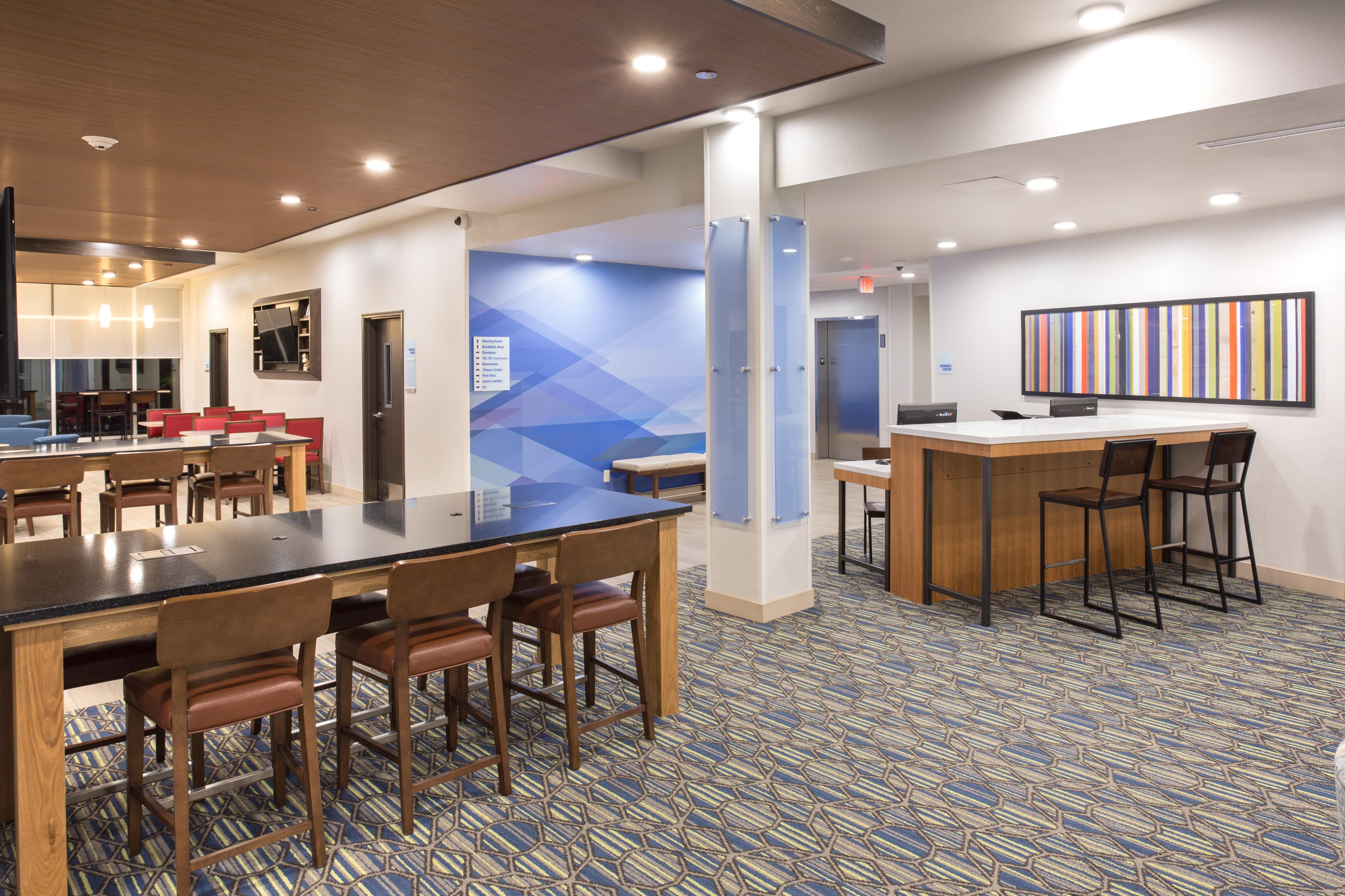 Holiday Inn Express & Suites - Rapid City - Rushmore South By Ihg Exterior photo